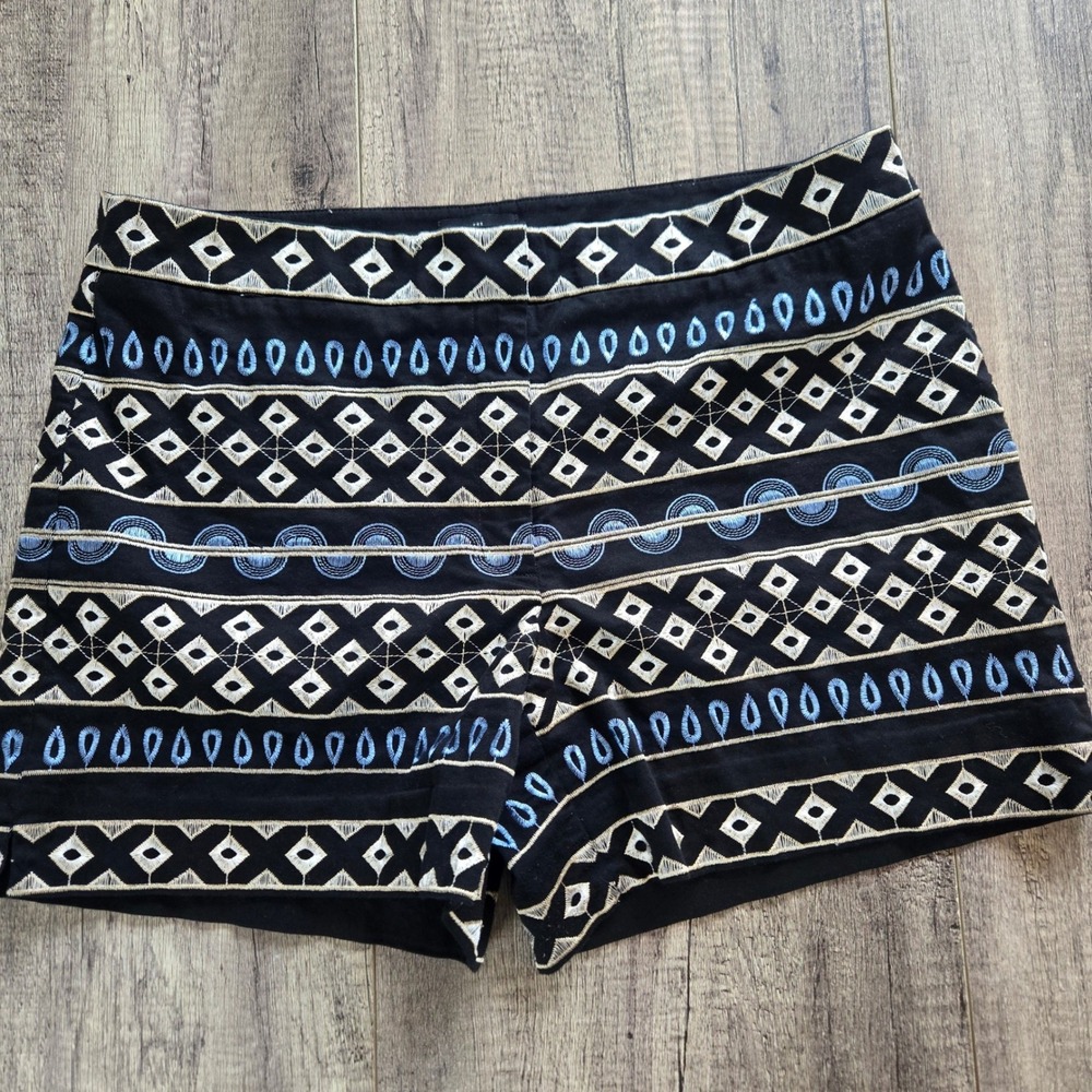 White House Black Market The 5" Short Black Embroidered Geometric Shorts Size 12